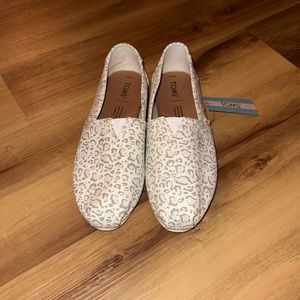 Cheetah print Toms